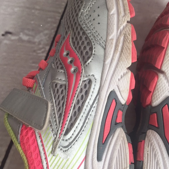 Saucony cohesion 10 sneaker in size 1M - Picture 10 of 15